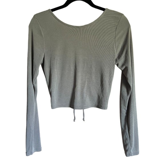 Women's Cropped Long Sleeve Open Back Rib Knit Size M Medium Gray Beige Crop Top - Picture 3 of 13